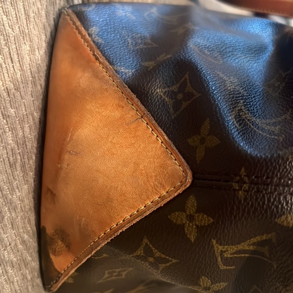 Authentic Louis Vuitton Piano Canvas Bag, Bought off Poshmark and reselling it! - Picture 7 of 9